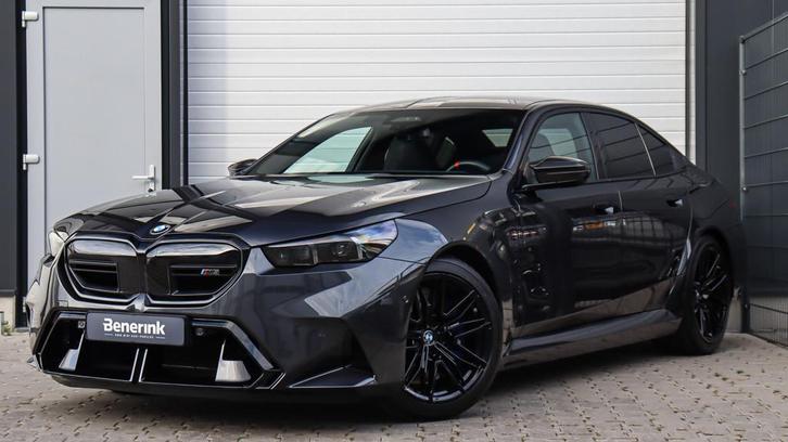 BMW M5 Sedan | Carbon Pack | Stoelventilatie | Comfort Pack, Auto's, BMW, Bedrijf, Te koop, 5-Serie, 360° camera, 4x4, ABS, Achteruitrijcamera