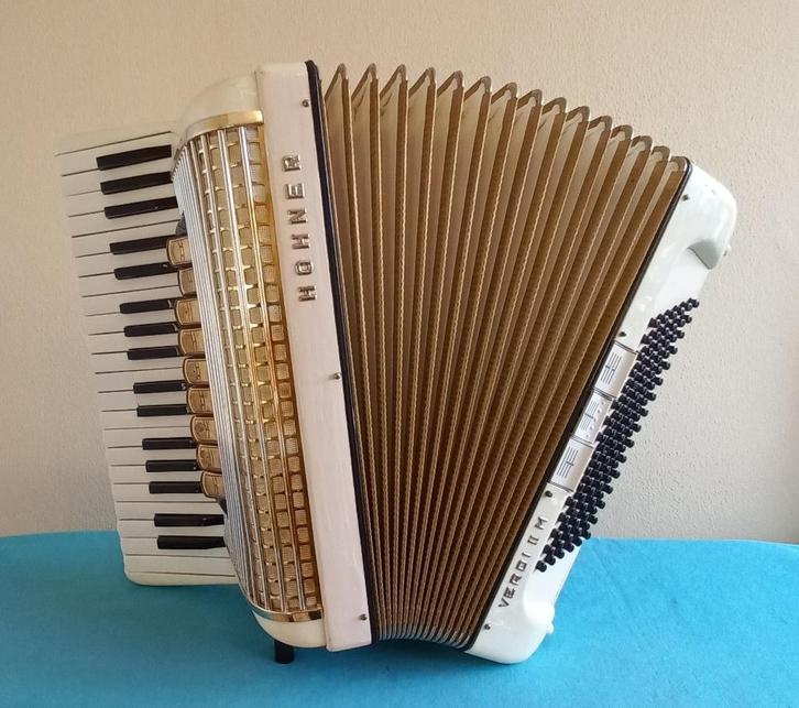 Hohner Verdi II M, 3 korig, 96 bas, Muziek en Instrumenten, Accordeons, Gebruikt, 96-bas, Hohner, Met koffer, Met riemen, Ophalen