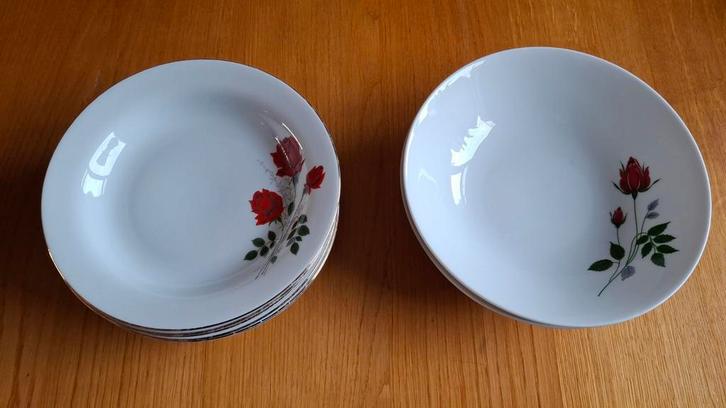 J. Kronester Bavaria Porseleinen Borden met Rozen, Huis en Inrichting, Keuken | Servies, Gebruikt, Bord(en), Overige stijlen, Porselein