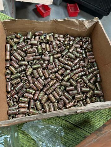2 dozen met stelschroeven / inbusbouten m8 draad beschikbaar voor biedingen