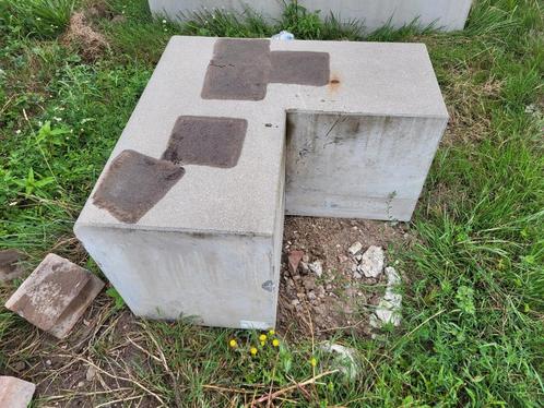 Zo goed als nieuwe Betonnen zitelement hoek, Tuin en Terras, Bielzen en Borders, Zo goed als nieuw, Beton, Minder dan 100 cm, Ophalen