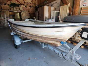 Vissersboot, buitenboord motor en trailer Riwa Crescent beschikbaar voor biedingen