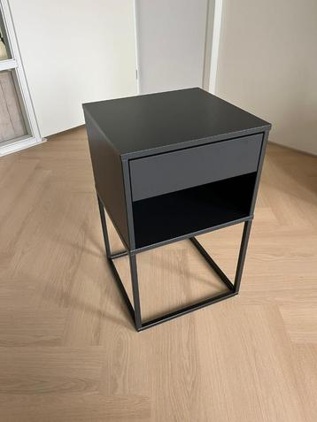 Nachtkastje IKEA Vikhammer beschikbaar voor biedingen