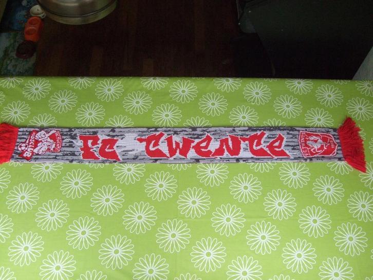 FC Twente Kids club sjaal (1), Verzamelen, Sportartikelen en Voetbal, Zo goed als nieuw, Vaantje of Sjaal, F.C. Twente, Ophalen of Verzenden