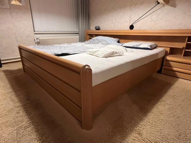 Bed 180 x 200 met ombouw, Huis en Inrichting, Slaapkamer | Bedden, Zo goed als nieuw, Tweepersoons, 180 cm, 200 cm, Hout, Overige kleuren