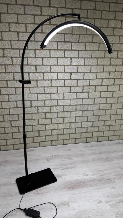 Moonlight LED Lamp - Beautysalon Wimperextensions, Huis en Inrichting, Lampen | Vloerlampen, Zo goed als nieuw, 150 tot 200 cm