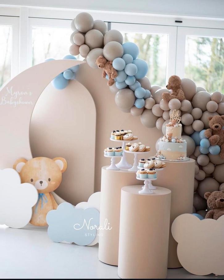 Beige zuilen - Babyshower - Feest - Decoratie - Displayzuil, Hobby en Vrije tijd, Feestartikelen | Verhuur, Zo goed als nieuw