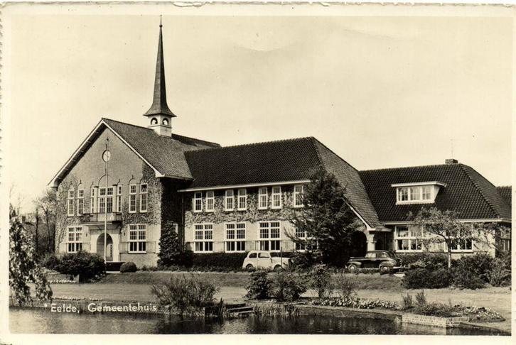 Eelde, Gemeentehuis - 1956 gelopen, Verzamelen, Ansichtkaarten | Nederland, Gelopen, Noord-Brabant, Voor 1920, Ophalen of Verzenden