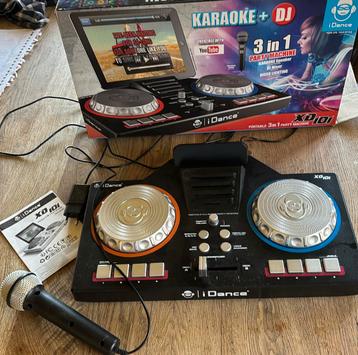 Partymachine met verlichting, karaoke speaker en dj-mixer beschikbaar voor biedingen