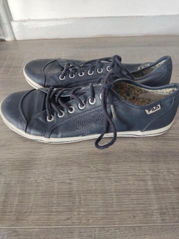 Fila donkerblauwe dames veter schoenen   beschikbaar voor biedingen