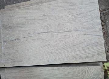 Ongebruikte * keramische vloertegels * houtlook   beschikbaar voor biedingen