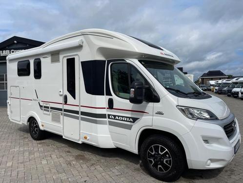 Adria Matrix Axess 600SC Queensbed Hefbed 49000 km 2017, Caravans en Kamperen, Campers, Bedrijf, Half-integraal, tot en met 5