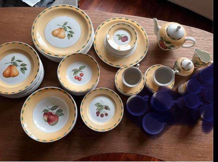 12 persoons (71 dln) Churchill Somerset servies fruit motief, Huis en Inrichting, Keuken | Servies, Zo goed als nieuw, Compleet servies