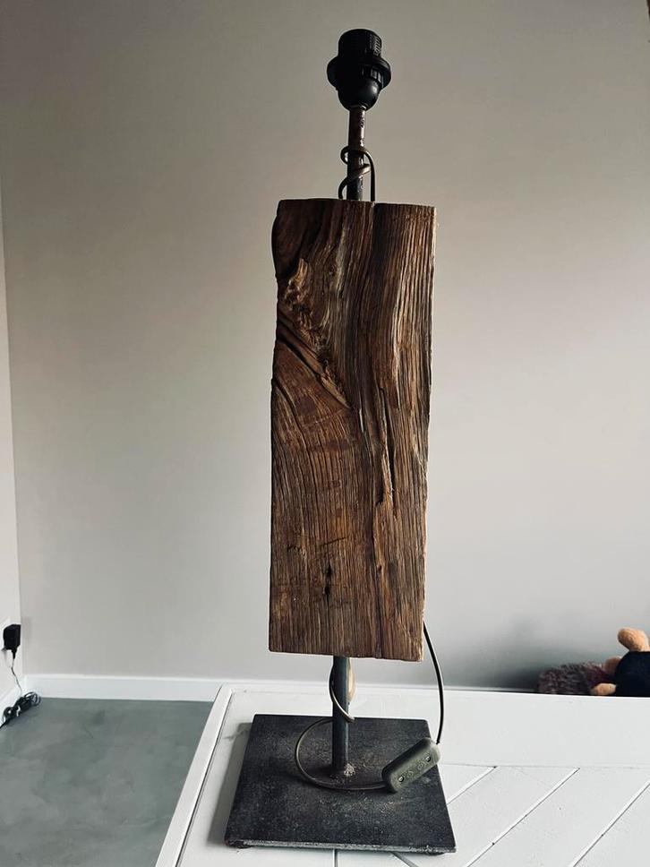 Unieke lamp van weidepalen, Huis en Inrichting, Lampen | Vloerlampen, Gebruikt, Minder dan 100 cm, Hout, Ophalen of Verzenden