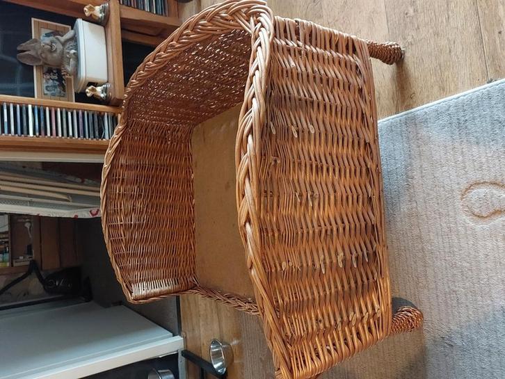 Grote rieten hondenmand, Dieren en Toebehoren, Hondenmanden, Gebruikt, Riet, Ophalen