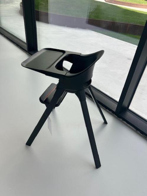 Stokke Clikk Kinderstoel Black/Natural, Kinderen en Baby's, Kinderstoelen, Zo goed als nieuw, Meegroeistoel, Aanschuifbaar, Afneembaar eetblad