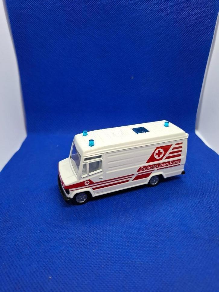 Siku 2015 Ambulance, Hobby en Vrije tijd, Modelauto's | Overige schalen, Nieuw, Auto, Ophalen of Verzenden