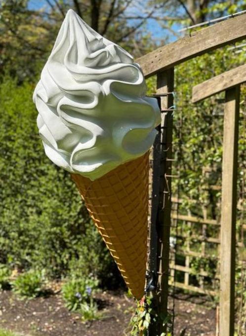 Hangende softijs stoepbord gevel ijsco Ijshoorn, Tuin en Terras, Tuinbeelden, Zo goed als nieuw, Kunststof, Ophalen