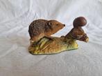 Beeldje Egel met huisjesslak op tak B039, Ophalen of Verzenden, Zo goed als nieuw, Dier