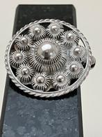 Antieke speld ( streeksieraad), Ophalen of Verzenden, Overige materialen, Broche