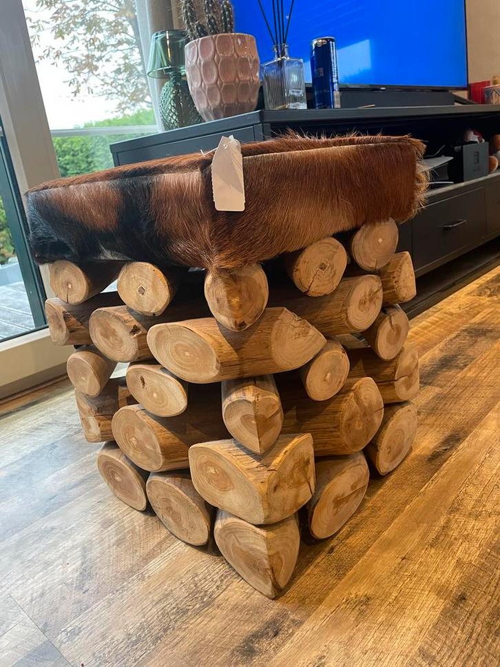 Nieuwe Houten Kruk met Vacht, Huis en Inrichting, Banken | Voetenbanken en Poefen, Nieuw, Minder dan 50 cm, Vierkant, Hout, Stof