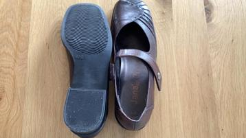 Leren damesschoenen beschikbaar voor biedingen