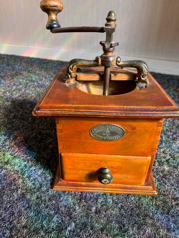 Vintage schoot koffie molen Mutzig Framont beschikbaar voor biedingen