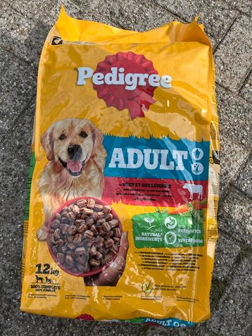 Pedigree adult hondenbrokken beschikbaar voor biedingen