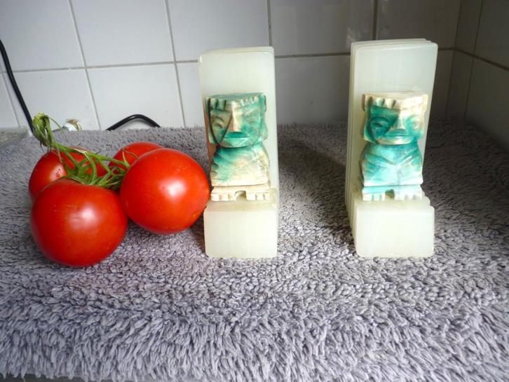 SET van TWEE boekensteunen van zeepsteen, speksteen of jade?, Huis en Inrichting, Woonaccessoires | Wandplanken en Boekenplanken