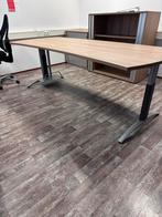 Bureau en twee kasten in dezelfde stijl Perenhout, Huis en Inrichting, Ophalen, Gebruikt, Bureau