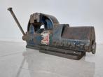 Vintage pre-45 bankschroef Triumph - 70 DRGM, serienr 8126/2, Antiek en Kunst, Antiek | Gereedschap en Instrumenten, Ophalen