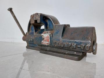 Vintage pre-45 bankschroef Triumph - 70 DRGM, serienr 8126/2 beschikbaar voor biedingen