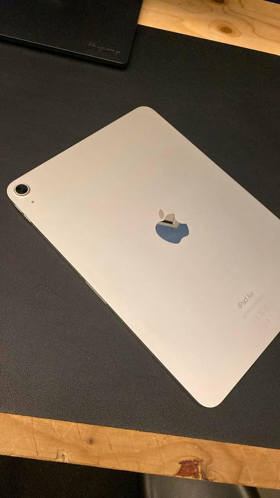 Apple iPad Air (5th generation), Computers en Software, Apple iPads, Zo goed als nieuw, Overige modellen, 10 inch, 64 GB, Overige kleuren