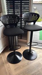 2 Zwarte barkrukken met rugleuning, Met voetsteun, 60 tot 90 cm, Ophalen of Verzenden, Zo goed als nieuw