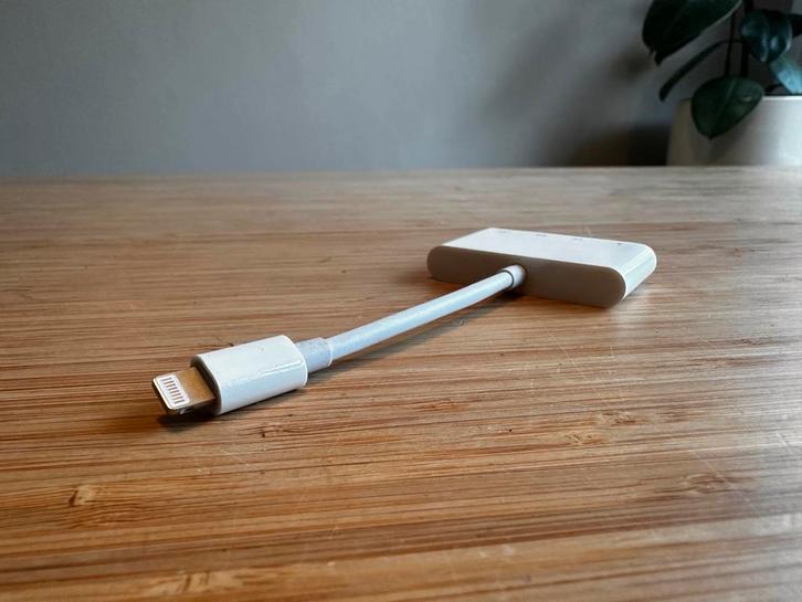 Lightning naar SD/MicroSD Adapter + Opladen, Audio, Tv en Foto, Converters, Gebruikt, Ophalen of Verzenden