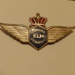 KLM junior clipper stewardess. Emaille zlverkl. Vintage  bro, Verzenden, Zo goed als nieuw, Transport