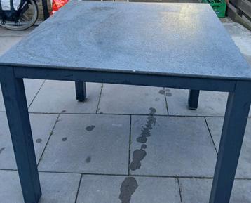 Tuintafel grijs  beschikbaar voor biedingen