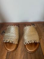Goude slippers van Lina Locchi in maat 39, Instappers, Ophalen of Verzenden, Gedragen, Bruin