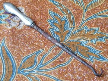 Antieke Engelse veterhaak met handvat van zilver 16,6 cm. beschikbaar voor biedingen