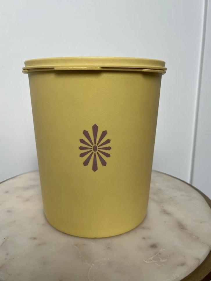 Tupperware Sunflower Bewaardoos met sterdeksel, 16x18CM, Huis en Inrichting, Keuken | Tupperware, Gebruikt, Bus of Trommel, Geel