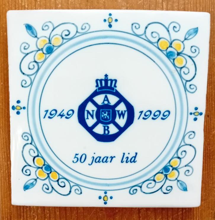 Makkum tegel,A.N.W,B 50 jaar lid, Antiek en Kunst, Antiek | Keramiek en Aardewerk, Ophalen of Verzenden