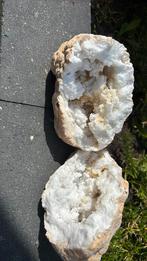 Bergkristal geode 2,1 kg, Verzamelen, Mineralen en Fossielen, Ophalen of Verzenden, Mineraal