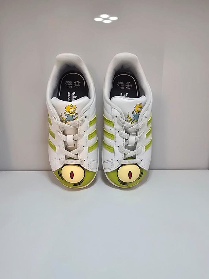 Adidas super star Limited edition The simpsons, Kinderen en Baby's, Kinderkleding | Schoenen en Sokken, Zo goed als nieuw, Schoenen