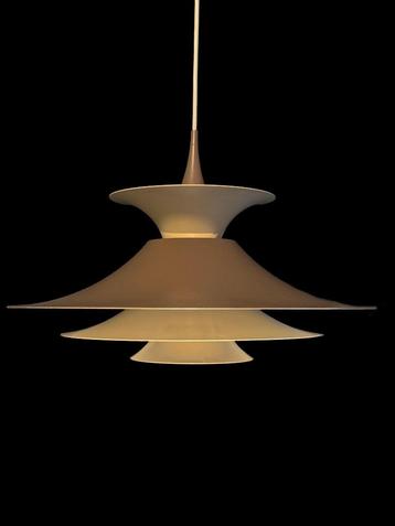 Fog og Mørup Radius hanglamp ontworpen door Erik Balslev   beschikbaar voor biedingen
