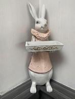 Alice in wonderland beeld decoratie groen haas konijn roze
