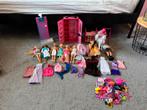 Heel veel barbies en spullen Mattel, Kinderen en Baby's, Speelgoed | Poppen, Ophalen of Verzenden, Zo goed als nieuw, Barbie