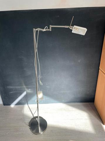 Mooie staande vloerlamp met dimmer, rvs beschikbaar voor biedingen