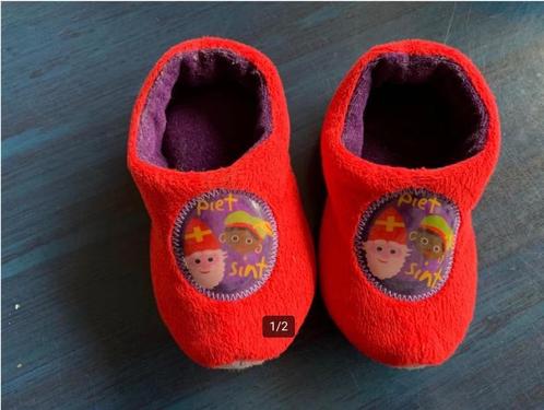 Rode kinderpantoffeltjes, slofjes, pantoffel Piet en Sint, Diversen, Sinterklaas, Zo goed als nieuw, Ophalen of Verzenden