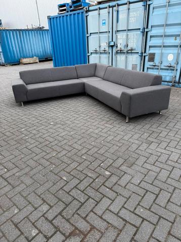 Grote Montel design hoekbank zo goed als nieuw. beschikbaar voor biedingen