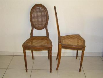 2 Antieken stoeltjes met rieten vlechtwerk. beschikbaar voor biedingen